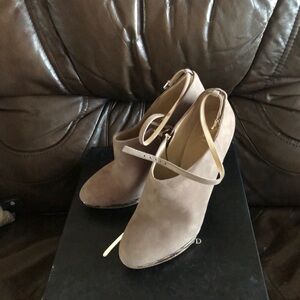 NIB Brian Atwood BFFRUITERA leather beige high heel ankle strap booties, size 9M